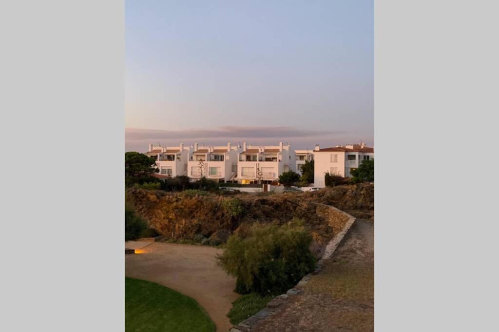 Beachfront Duplex With Terrace And Sea Views - Cadaqués Esterno foto