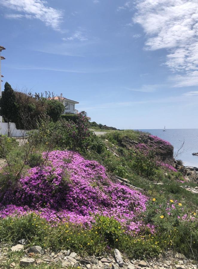 Beachfront Duplex With Terrace And Sea Views - Cadaqués Esterno foto